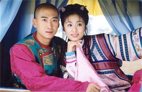 
Đáp lại những tiết lộ của Lâm Tâm Như, Châu Kiệt lên tiếng: Nếu thực sự, tôi là người ép người khác hôn thô bạo thì tại sao cô ấy không phản ứng ngay lúc đó? Tất cả những người trong đoàn làm phim đều là người nhà của tôi sao?. Bên cạnh đó, Châu Kiệt cho rằng Lâm Tâm Như là người sống giả tạo và khéo léo quá mức. Trước những tuyên bố của Châu Kiệt, Lâm Tâm Như chỉ bình luận: Những người tự phụ không bao giờ nói được những lời tốt đẹp.
