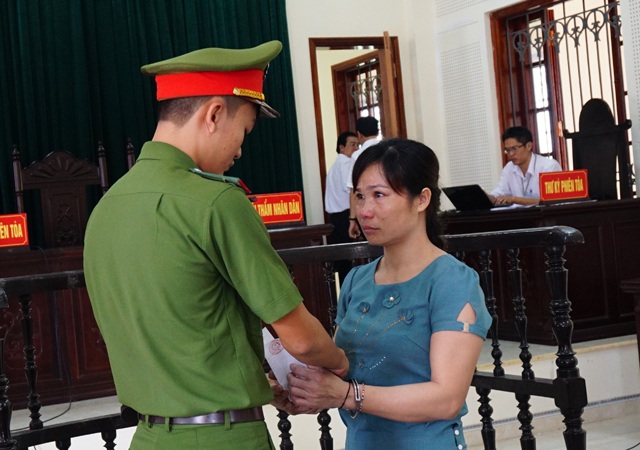 Cái kết đắng của người phụ nữ mong đổi đời bằng ma túy - 1 Mua ma túy bán kiếm lời, Vi Thị Nhung bị tuyên phạt 20 năm tù