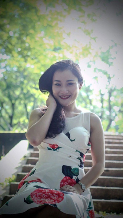 Lê Nhung: “Cứ nghe đến đại gia là mọi người nghĩ đến điều gì… khủng khiếp” - 3 Lê Nhung có cái nhìn thẳng thắn về vấn đề “đại gia”. “Với cá nhân tôi, đến thời điểm này, tôi vẫn đi bằng thực lực và sự cố gắng của mình”, cô nói.