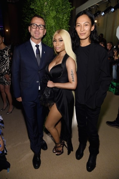 “Choáng váng” với vòng một “ngoại cỡ” của Nicki Minaj - 6
Bộ đồ của Alexander Wang dành riêng cho Nicki