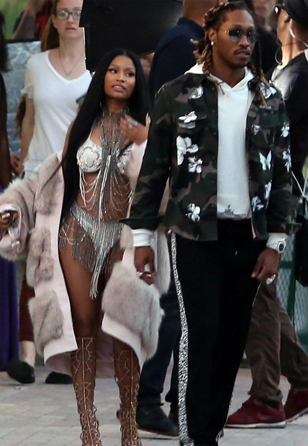 
Cô đã bán được 60 triệu đĩa hát trên toàn cầu - phát hành 3 album
