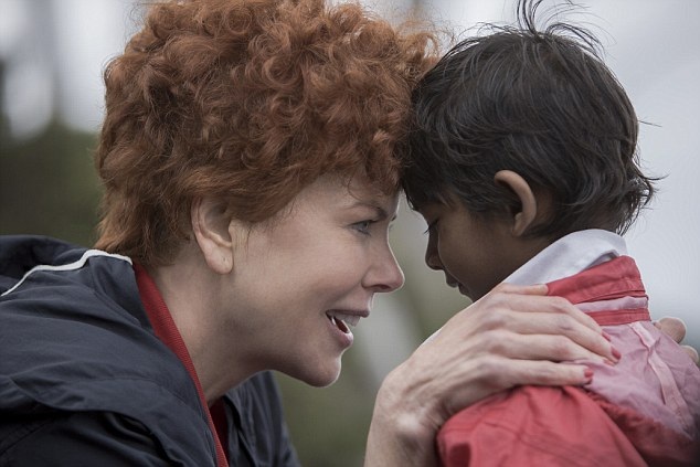 Có điều gì kỳ lạ ở bộ đầm của “thiên nga Úc” Nicole Kidman? - 11 Nicole Kidman từng nói cô dành vai diễn trong bộ phim “Lion” để thể hiện tình yêu thương dành cho hai người con nuôi của cô với tài tử Tom Cruise.