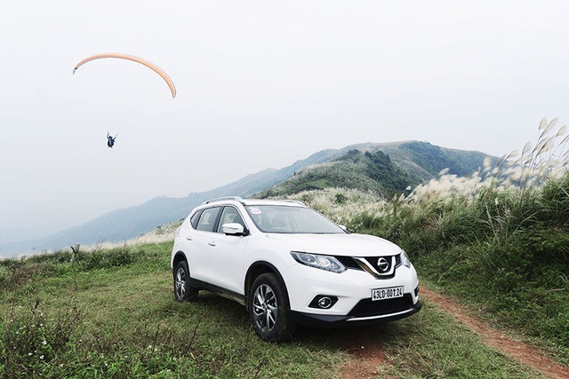 Các hãng xe thi nhau giảm giá, Toyota buộc phải "tham chiến" - 2 Mẫu Nissan X-Trail lắp ráp trong nước tiếp tục được thực hiện những chương trình khuyến mãi lớn