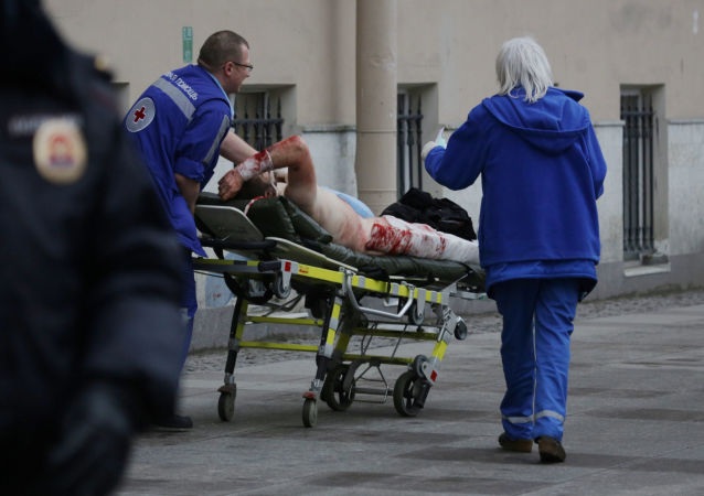 
Chính quyền St. Petersburg thông báo có 41 tổ Cấp cứu đang làm việc tại hiện trường. (Ảnh: Reuters)
