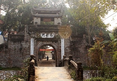 Trở ngại khó tỏ của những “chiến binh khởi nghiệp” nghề truyền thống - 2
Cổng làng Ước Lễ, nơi các bút tích xưa còn lưu lại, hiện những người trẻ theo nghề ở làng chỉ đếm trên đầu ngón tay.