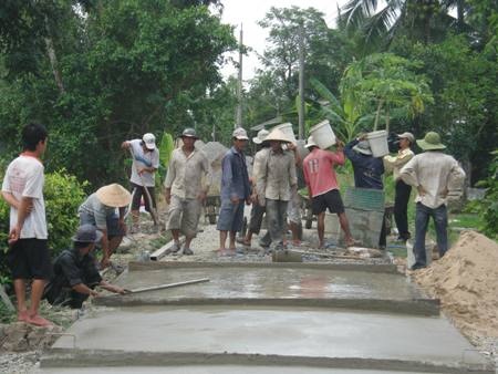Hà Nội: Nông thôn 1 đêm lên phố, có nơi phố vẫn trong làng! - 2 Xây dựng nông thôn mới (ảnh: Huỳnh Hải)