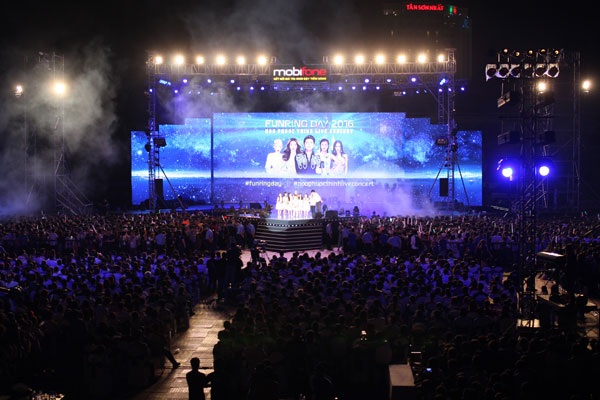 Cống hiến 2017: “Cũ” đẳng cấp, “mới” ấn tượng - 3 Chương trình Funring day 2016 – Noo Phước Thịnh Live Concert của công ty MobiFone.