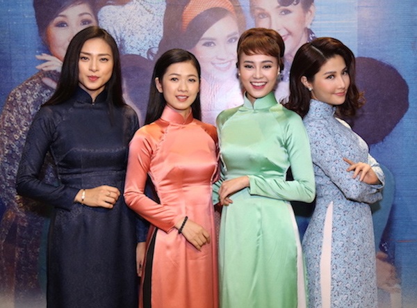 NSND Hồng Vân tiết lộ bí quyết giảm cân để tham gia phim điện ảnh - 8 Dàn mỹ nhân trong phim đọ dáng với áo dài xưa