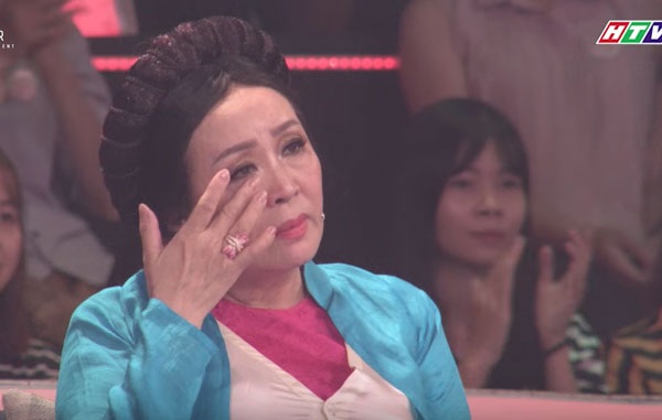 NSND Thu Hiền nghẹn ngào khi nhớ lại những kỷ niệm gắn bó với ca khúc ruột của mình.