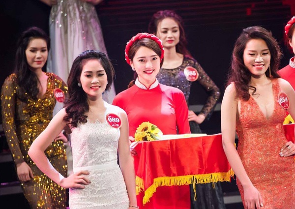 Nữ PG xinh hơn cả dàn hoa khôi gây "sốt" trên mạng - 1 Bức ảnh thu hút hàng nghìn lượt Cảm xúc