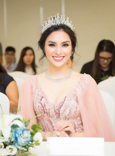 50 tuổi vẫn có cơ hội đăng quang… Nữ hoàng sắc đẹp - 1 Đại sứ của cuộc thi là MC Huyền Sâm.