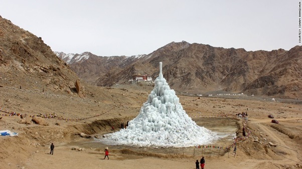 
Tháp băng có thể đạt tới độ cao 24m và cung cấp nước tưới cho khoảng 10 ha.

