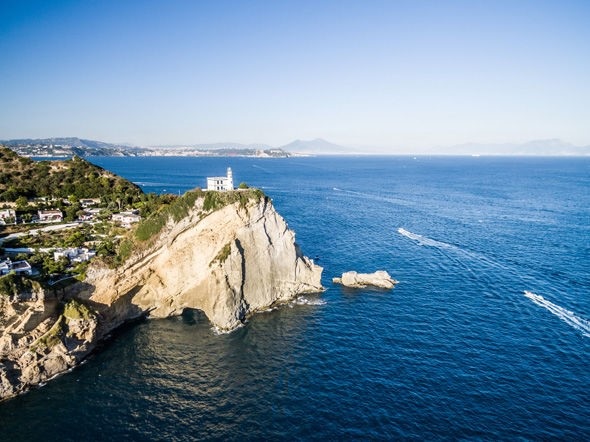 Siêu núi lửa ở Italia có thể dẫn tới một vụ phun trào mang tính hủy diệt - 3
Mắc-ma đã từng nằm bên dưới Pozzuoli.
