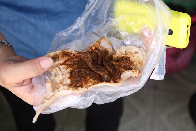 Vì sao nước sạch khu vực quận Hoàng Mai lại quá... bẩn? - 1 Nguồn nước bị nhiễm bẩn ở Tổ dân phố số 20,21 phường Yên Sở.