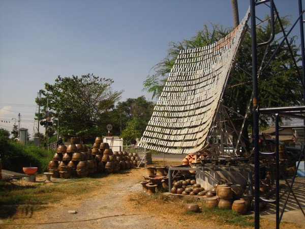 Thưởng thức món gà nướng đặc biệt bằng... ánh nắng mặt trời - 5 Sạp gà nướng nằm ở ven đường hàng chục năm nay