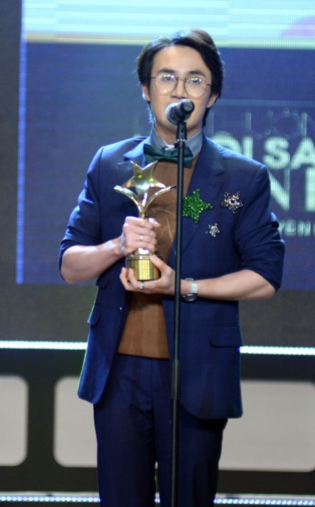 Những gương mặt “mới toanh” trong các giải thưởng cuối năm của showbiz - 2 Huỳnh Lập cho biết: “Tôi trân trọng những khoảng thời gian khó khăn, vất vả đã qua vì giờ nhìn lại nhờ tất cả đã giúp tôi trưởng thành và nỗ lực cố gắng. Giải thưởng lớn này tôi xem như động lực để bản thân nỗ lực cố gắng hơn nữa”.