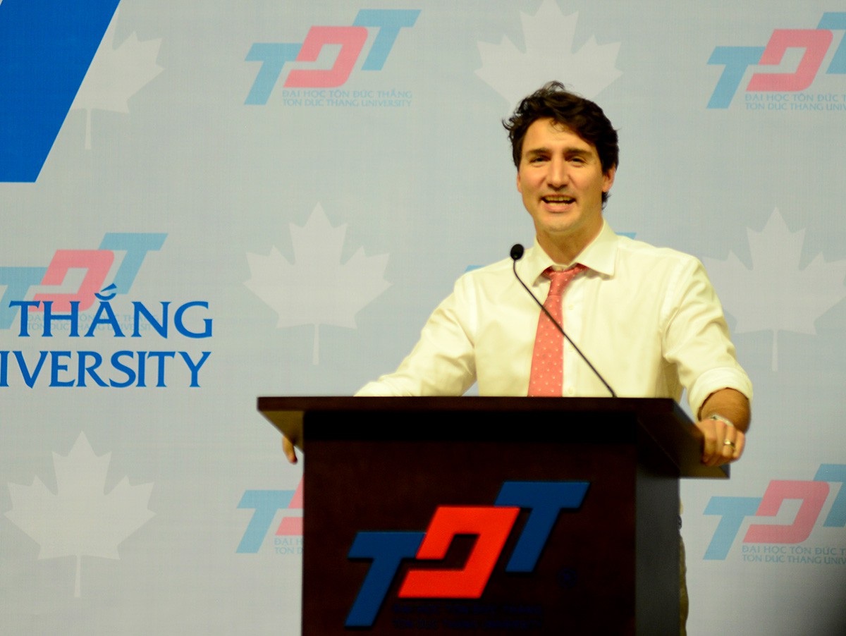 Thủ tướng Canada: “Tôi bước vào chính trị từ vai trò một giáo viên” - 6 Thủ tướng Justin cũng dành nhiều nhắn nhủ cho giới hệ trẻ nỗ lực học tập để mang đến những điều tốt đẹp ở tương lai.