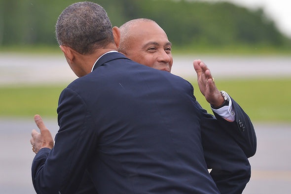 Lộ diện nhân vật được ông Obama hậu thuẫn để trở thành tổng thống Mỹ tiếp theo - 1
Cựu Tổng thống Mỹ Barack Obama và ông Deval Patrick, cựu thống đốc Massachusetts. (Ảnh: Getty)