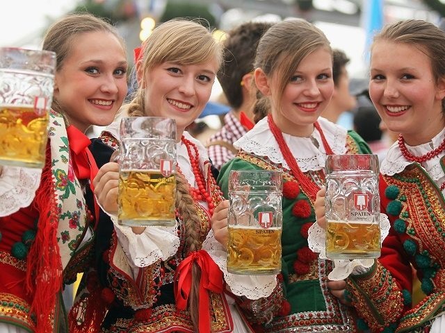 Những điểm đến "nóng" nhất trên mạng xã hội Instagram - 10 Lễ hội bia Oktoberfest là một trong những ngày hội bia lớn nhất thế giới. Bởi vậy không có gì đáng ngạc nhiên khi nơi này nằm trong top 10 điểm đến thu hút du khách nhất trên mạng Instagram.