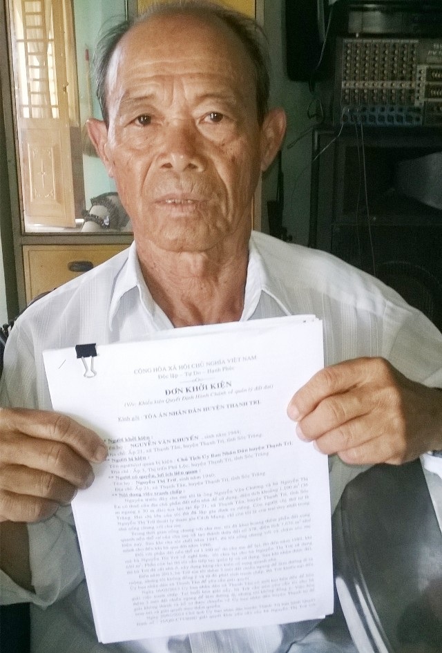 Phán quyết của tòa án cấp cao tại TPHCM khiến dân… gục ngã! - 1 Ông Nguyễn Văn Khuyến khởi kiện quyết định hành chính của Chủ tịch tỉnh Sóc Trăng nhưng đều bị tòa án các cấp bác đơn khởi kiện.