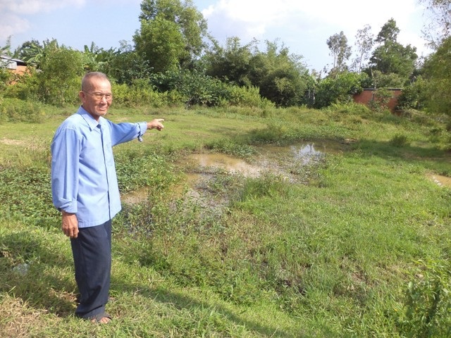 Ông Quách Văn Thành khi còn sống và phần đất tranh chấp.