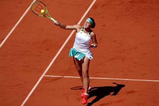 Khoảnh khắc ấn tượng trong trận chiến đưa Ostapenko vô địch Roland Garros - 6
Một cú đáp trả của Ostapenko, tay vợt người Latvia không có dấu hiệu bị tâm lý ngay cả khi tựa lưng vào thất bại, cô chiến đấu đầy tự tin và mạnh mẽ
