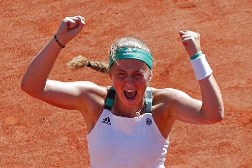 Khoảnh khắc ấn tượng trong trận chiến đưa Ostapenko vô địch Roland Garros - 8
Gương mặt đầy vẻ hạnh phúc của Ostapenko