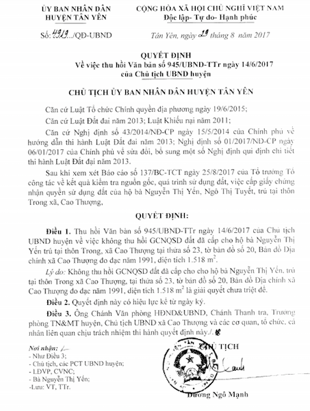 Bắc Giang: Chủ tịch huyện ký quyết định thu hồi văn bản kỳ quặc do mình ban hành! - 2
Quyết định thu hồi sổ đỏ sai phạm văn văn bản do chính mình ký ban hành của Chủ tịch UBND huyện Tân Yên.