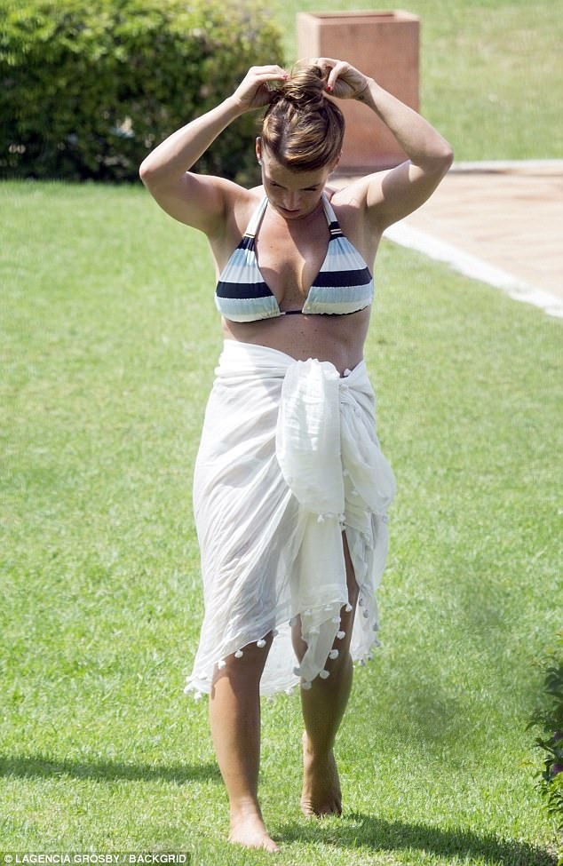 
Cô và chồng đã có với nhau 3 cậu con trai kháu khỉnh
