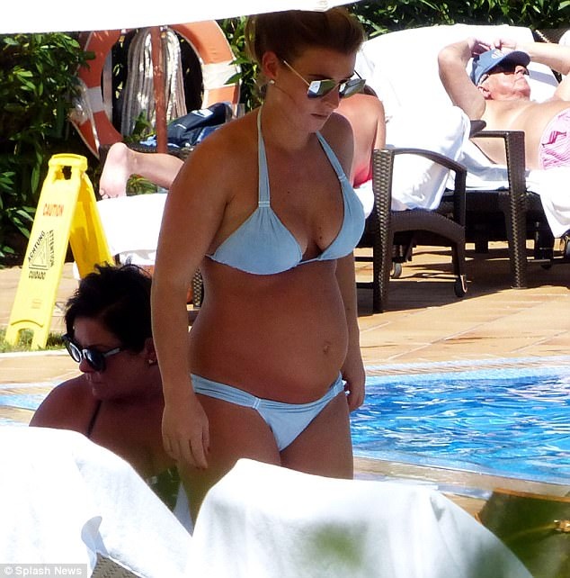 
Dù đã có 3 con trai nhưng nhà thiết kế thời trang 31 tuổi không quá khao khát 1 cô con gái
