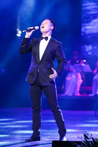 
Ca sĩ Đức Tuấn.
