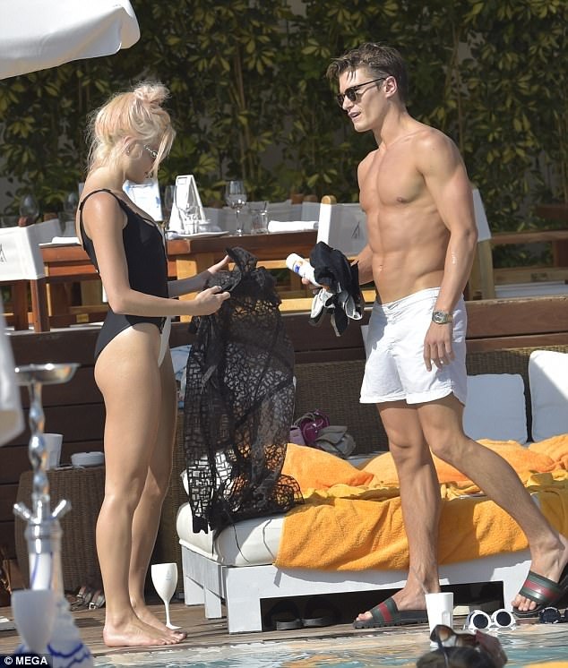 Ca sỹ Anh khoe dáng chuẩn bên bạn trai - 7
Lotthâm mộ và chịu ảnh hưởng bởi 2 đàn chị Mariah Carey và Whitney Houston