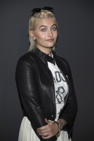 Con gái Vua nhạc Pop sành điệu đi xem thời trang - 1
Paris Jackson sành điệu dự Paris Fashion Week ngày 21/1 vừa qua