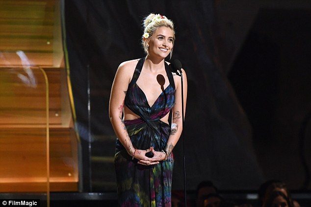 
Ngoài thời trang, điện ảnh và âm nhạc cũng là những lĩnh vực mà Paris Jackson theo đuổi lúc này.
