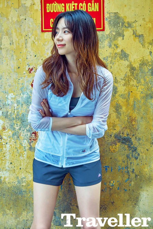 Vợ Bae Yong Joon khoe dáng hoàn hảo tại Đà Nẵng - 2
Park Soo Jin kết hôn với Bae Yong Joon vào năm 2015 và cô sinh con trai đầu lòng vào tháng 10 năm ngoái. Kể từ khi kết hôn với ông hoàng làng giải trí xứ Hàn, Park Soo Jin không còn tham gia đóng phim và các hoạt động của làng giải trí.