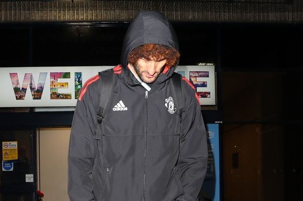 Thua mất mặt trước Basel, MU trở lại Manchester vào giữa đêm - 12
Fellaini bỏ lỡ nhiều cơ hội ghi bàn nhất trong hiệp một. Ít nhất tiền vệ người Bỉ có ba cơ hội mở tỉ số trận đấu nhưng anh đều không thành công