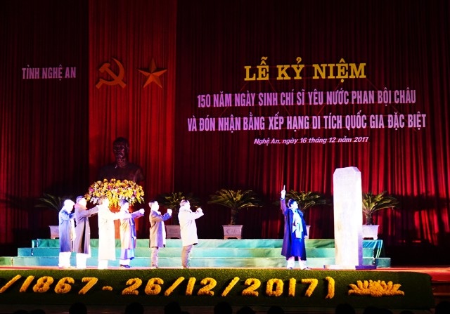 Khu di tích lưu niệm Phan Bội Châu đón Bằng xếp hạng Di tích Quốc gia đặc biệt - 4 Phan Bội Châu là sứ giả văn hóa giữa hai quốc gia Việt Nam và Nhật Bản. Trong ảnh là trích đoạn trong phân cảnh Phan Bội Châu dựng bia cảm tạ sự giúp đỡ của bác sĩ Asaba Sakirato - người đã dốc hết tài sản ủng hộ cho phong trào Đông Du của mình trong thời gian ở Nhật