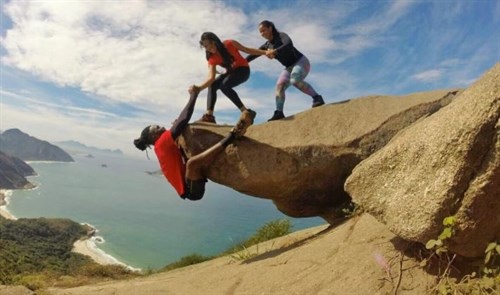 Bí mật phía sau điểm du lịch "sống ảo" nổi tiếng - 5 Tuy nhiên trên thực tế, mỏm đá này không quá nguy hiểm đến vậy