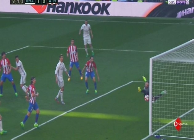 Real Madrid và Atletico bất phân thắng bại tại Bernabeu - 4
Pepe đánh đầu mở tỷ số cho Real Madrid ở phút 53