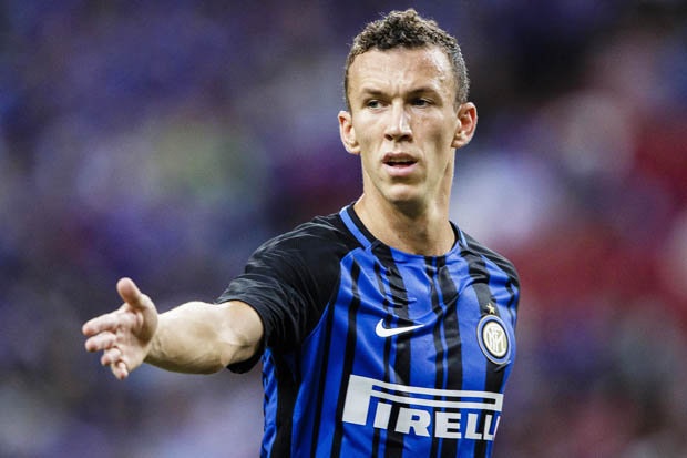 Ivan Perisic cầu xin để tới MU