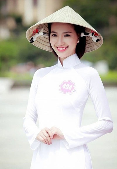 Tan tành giấc mơ Hoa hậu, nhiều người đẹp hối hận vì thẩm mỹ? - 3 Phạm Mỹ Linh, ứng cử viên nặng ký của danh hiệu Hoa hậu phải cay đắng dừng bước vì bị tố cáo phẫu thuật thẩm mỹ.