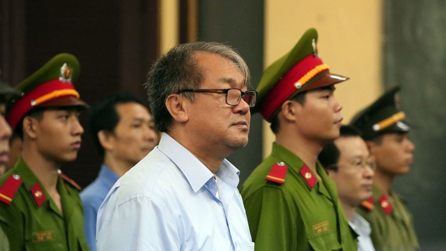 Hai cựu Chủ tịch ngân hàng Hà Văn Thắm, Phạm Công Danh cùng hầu toà - 2
Cựu CTHĐQT Ngân hàng TMCP Xây dựng Phạm Công Danh sẽ đứng chung vị trí với Hà Văn Thắm tại phiên toà xét xử đại án kinh tế xảy ra tại Ngân hàng Oceabank.