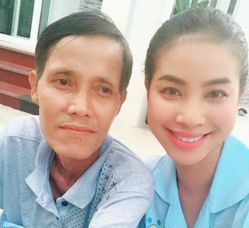 Bố hoa hậu Phạm Hương qua đời sau thời gian dài chống chọi với ung thư - 1 Phạm Hương và bố
