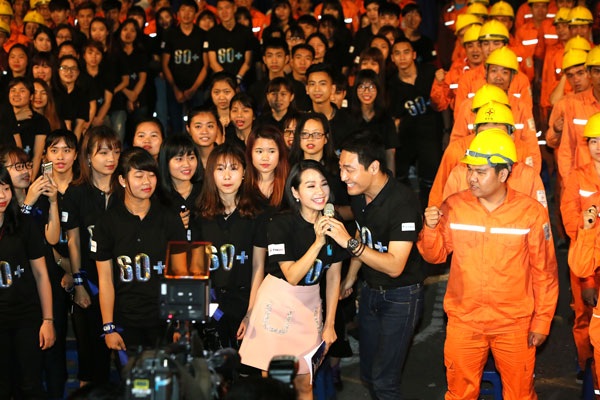 MC Phan Anh, Mỹ Lan cuồng nhiệt kêu gọi tiết kiệm điện - 5 Hành động của MC Mỹ Lan và Phan Anh nhận được sự cổ vũ từ khán giả.