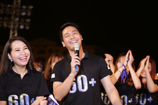 MC Phan Anh, Mỹ Lan cuồng nhiệt kêu gọi tiết kiệm điện - 6 Mang thông điệp “Tắt đèn bật tương lai” - “Giờ Trái đất” là sự kiện xã hội có quy mô lớn nhất và có nhiều người tham gia nhất trên thế giới. Đây là sáng kiến của Quỹ Quốc tế về bảo vệ thiên nhiên (WWF). Tính đến nay đã có khoảng 7.000 thành phố thuộc 172 quốc gia và vùng lãnh thổ hưởng ứng chiến dịch.