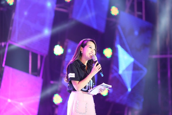 MC Phan Anh, Mỹ Lan cuồng nhiệt kêu gọi tiết kiệm điện - 7 Chiến dịch Giờ Trái đất khuyến khích, kêu gọi cộng đồng cùng nhau thay đổi, từ những điều nhỏ nhất như cùng nhau tắt đi những thiết bị điện không cần thiết trong vòng một giờ, để sau đó cùng hành động xa hơn với một giờ tắt đèn. Mỗi hành động nhỏ sẽ mang đến ý nghĩa lớn góp phần thay đổi nhận thức cộng đồng về bảo vệ môi trường, tiết kiệm năng lượng, ứng phó với biến đổi khí hậu.