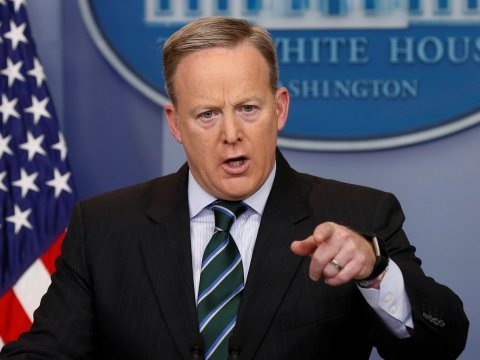 Nhà Trắng “cấm cửa” hàng loạt hãng truyền thông lớn - 1
Phát ngôn viên Nhà Trắng Sean Spicer. (Ảnh: Reuters)