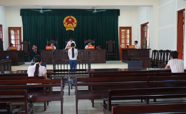 Vung dao chém tình địch hơn chồng 20 tuổi - 3 HĐXX tuyên án, chấp nhận kháng cáo, chuyển từ tù giam thành tù treo cho bị cáo Vân
