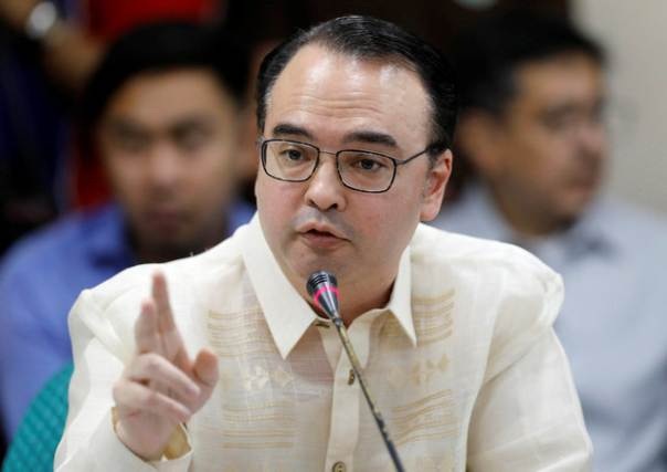 Philippines ngừng giao thương với Triều Tiên - 1
Ngoại trưởng Philippines Alan Peter Cayetano (Ảnh: Reuters)