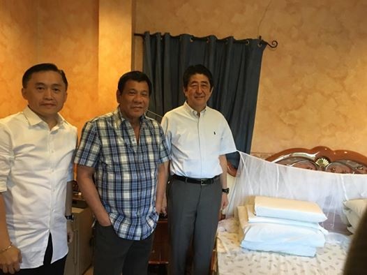 Tổng thống Philippines mời Thủ tướng Nhật ăn sáng, thăm nhà riêng - 2
Tại nhà riêng giản dị của Tổng thống Philippines. (Ảnh: Inquirer)